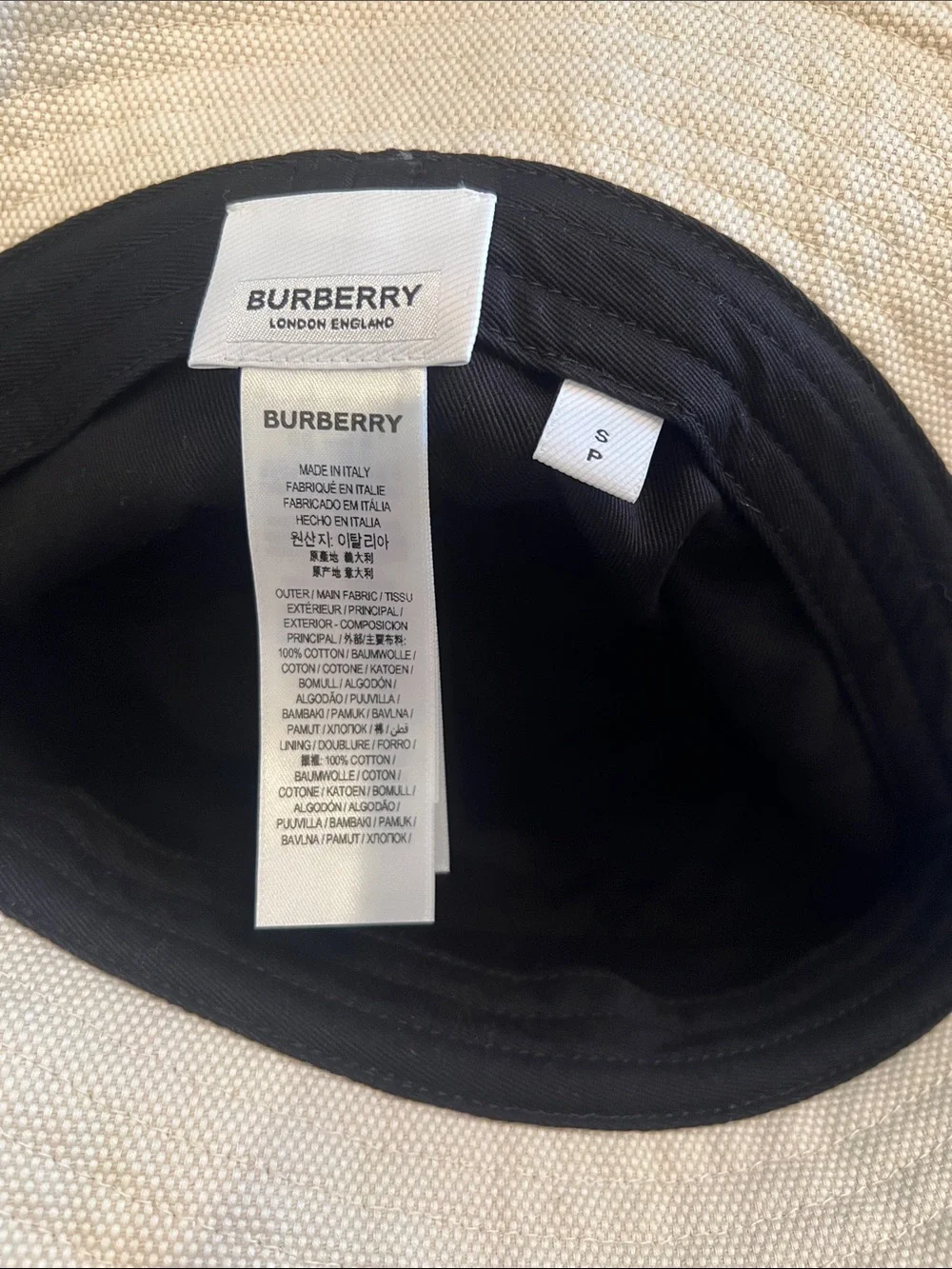 Burberry bucket hat